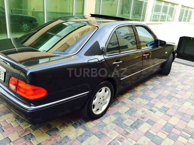 Mercedes E 240 1998, 266,000 km - 2.4 l - Bakı