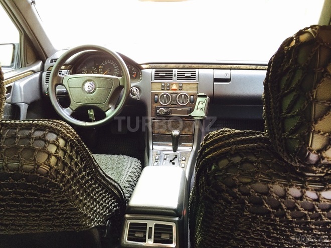 Mercedes E 240 1998, 266,000 km - 2.4 l - Bakı