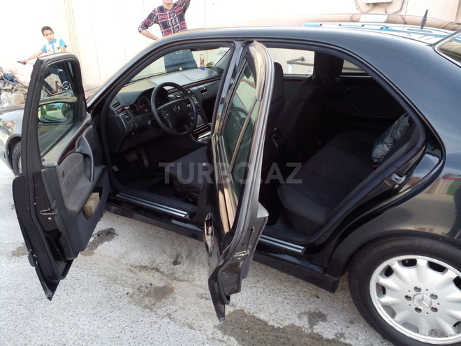 Mercedes E 220 1999, 200,315 km - 2.2 l - Bakı