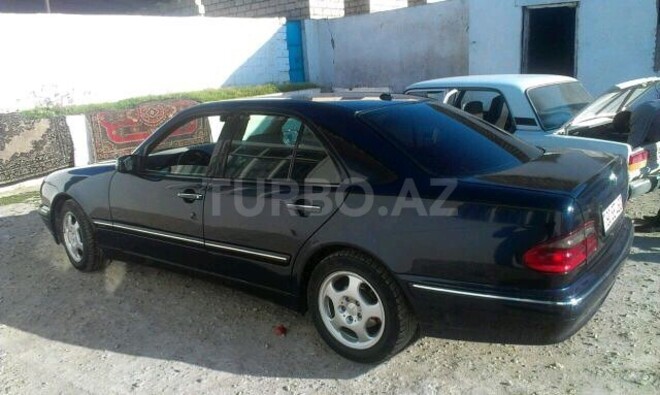 Mercedes E 220 2002, 236,000 km - 2.2 l - Bakı