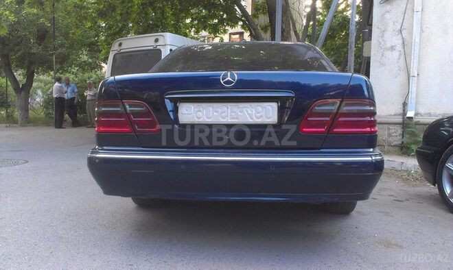 Mercedes E 220 2002, 236,000 km - 2.2 l - Bakı