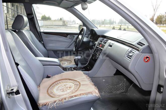 Mercedes E 200 2001, 184,000 km - 2.0 l - Bakı