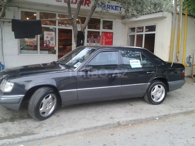 Mercedes E 220 1994, 47,000 km - 2.2 l - Bakı