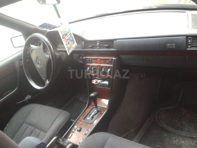 Mercedes E 220 1994, 47,000 km - 2.2 l - Bakı