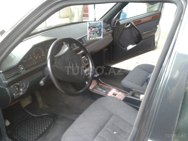 Mercedes E 220 1994, 47,000 km - 2.2 l - Bakı