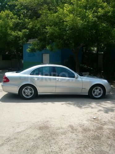 Mercedes E 240 2004, 86,700 km - 2.6 l - Bakı