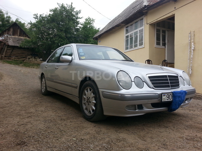 Mercedes E 220 2001, 488,000 km - 2.2 л - Bakı