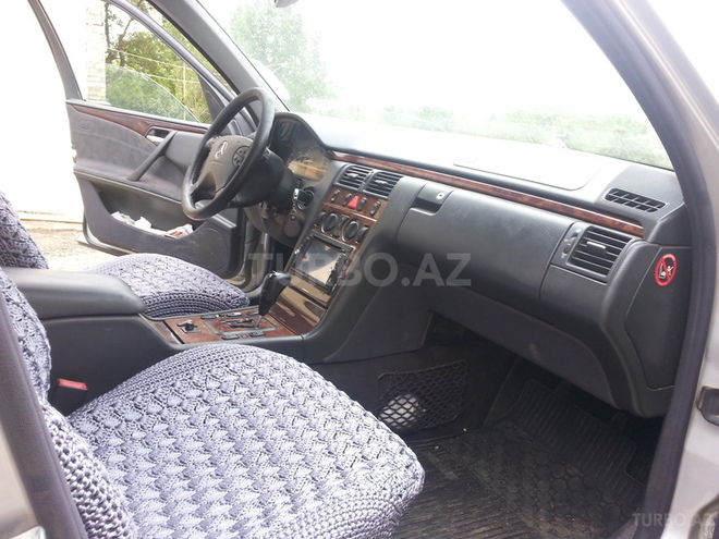 Mercedes E 220 2001, 488,000 km - 2.2 л - Bakı