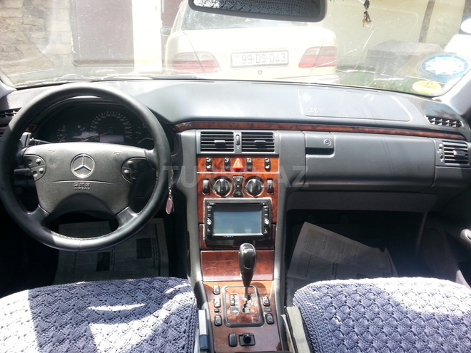 Mercedes E 220 2001, 488,000 km - 2.2 л - Bakı