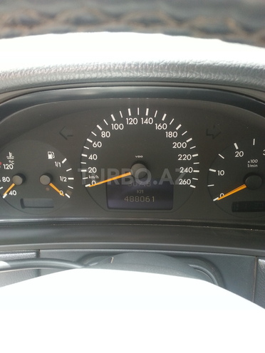 Mercedes E 220 2001, 488,000 km - 2.2 л - Bakı