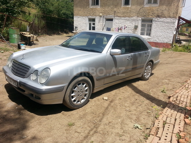 Mercedes E 220 2001, 488,000 km - 2.2 л - Bakı