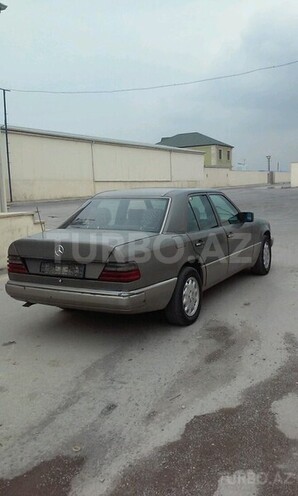 Mercedes E 200 1993, 456,000 km - 2.0 л - Bakı