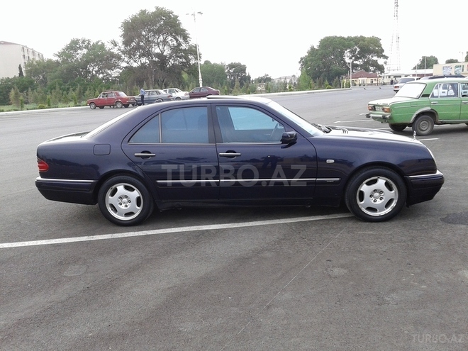 Mercedes E 240 1999, 260,000 km - 2.4 l - Bakı