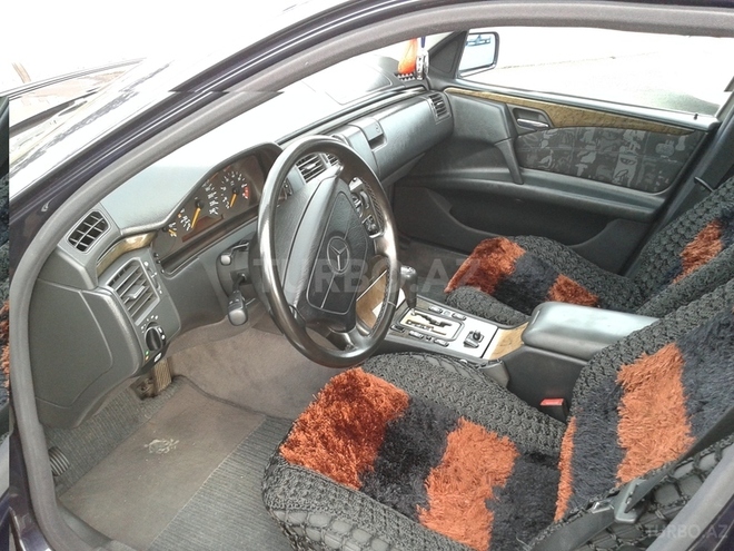 Mercedes E 240 1999, 260,000 km - 2.4 l - Bakı