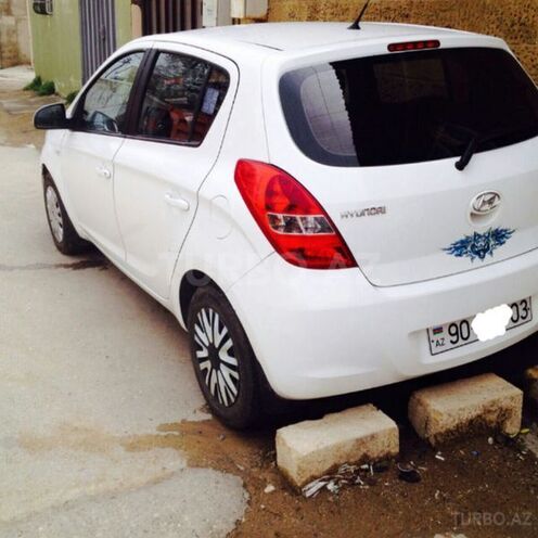 Hyundai i20 2011, 99,000 km - 1.4 l - Bakı