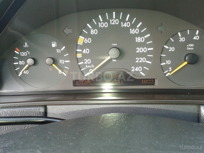 Mercedes E 240 1999, 260,000 km - 2.4 l - Bakı