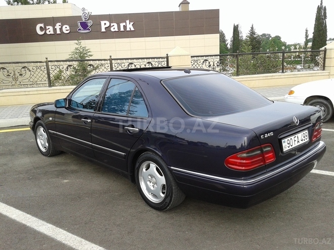Mercedes E 240 1999, 260,000 km - 2.4 l - Bakı