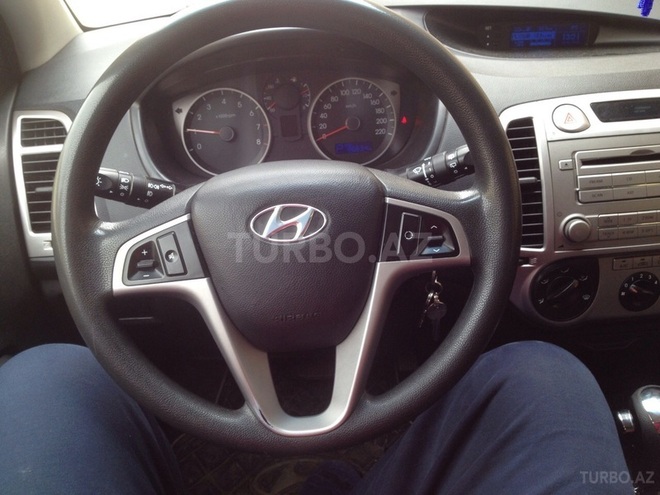 Hyundai i20 2011, 99,000 km - 1.4 l - Bakı