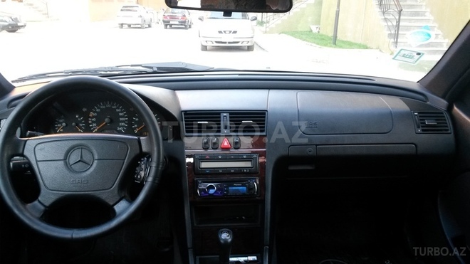 Mercedes C 230 1997, 142,000 km - 2.0 l - Bakı