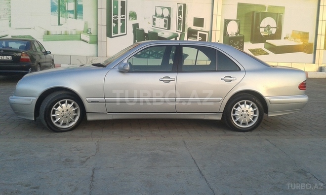 Mercedes E 220 2000, 199,500 km - 2.2 l - Bakı