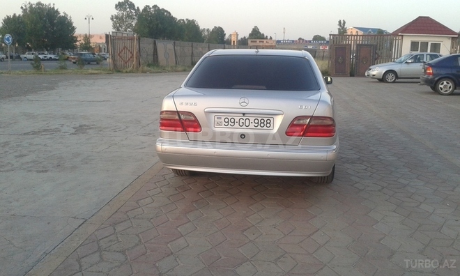 Mercedes E 220 2000, 199,500 km - 2.2 l - Bakı