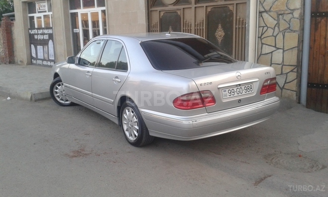 Mercedes E 220 2000, 199,500 km - 2.2 l - Bakı