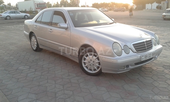 Mercedes E 220 2000, 199,500 km - 2.2 l - Bakı