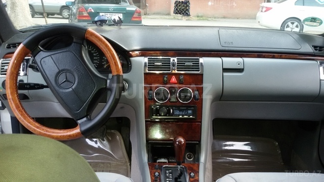 Mercedes E 200 1998, 275,072 km - 2.0 l - Bakı