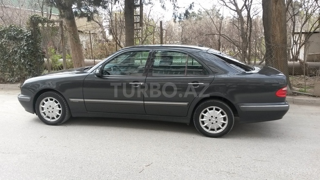 Mercedes E 240 2001, 194,000 km - 2.4 l - Bakı