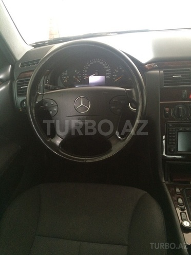 Mercedes E 240 2001, 194,000 km - 2.4 l - Bakı