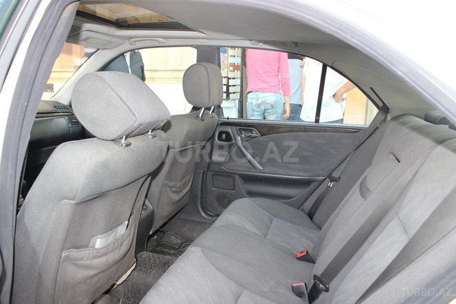 Mercedes E 280 1999, 286,000 km - 2.8 l - Bakı