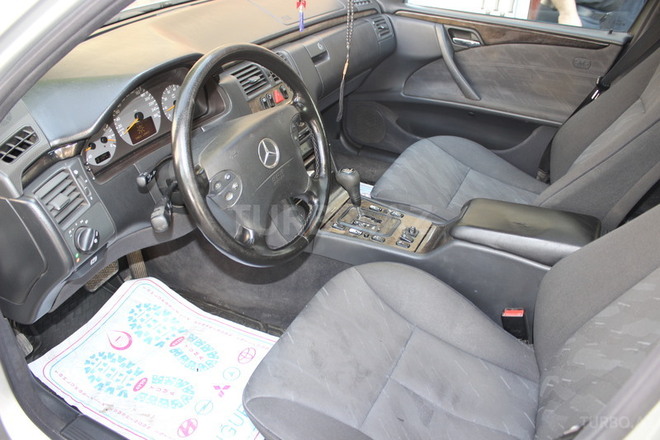 Mercedes E 280 1999, 286,000 km - 2.8 l - Bakı
