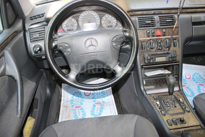 Mercedes E 280 1999, 286,000 km - 2.8 l - Bakı