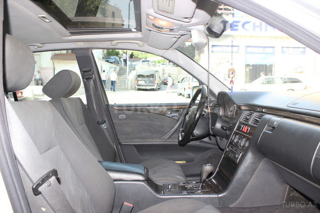 Mercedes E 280 1999, 286,000 km - 2.8 l - Bakı