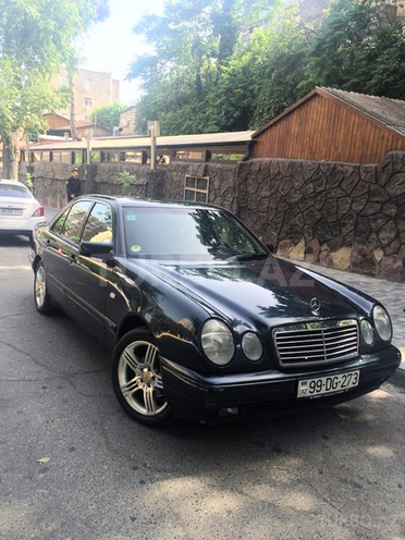 Mercedes E 220 1999, 250,000 km - 2.2 l - Bakı