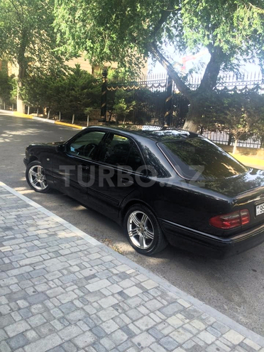 Mercedes E 220 1999, 250,000 km - 2.2 l - Bakı