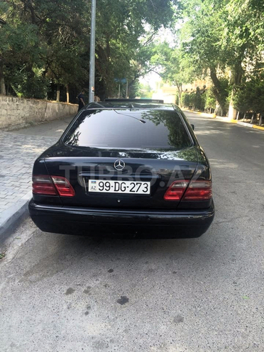 Mercedes E 220 1999, 250,000 km - 2.2 l - Bakı