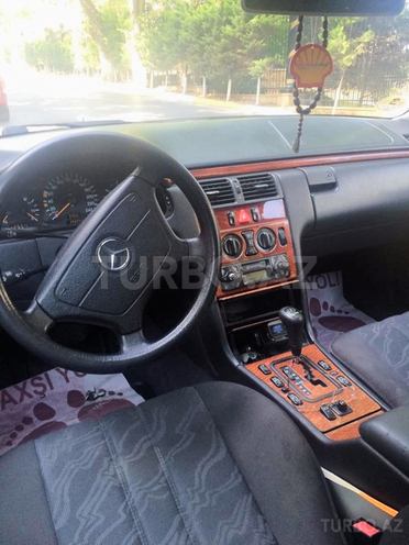 Mercedes E 220 1999, 250,000 km - 2.2 l - Bakı