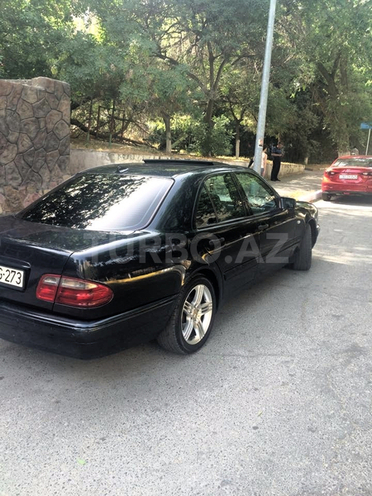 Mercedes E 220 1999, 250,000 km - 2.2 l - Bakı