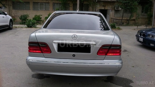 Mercedes E 240 2000, 178,600 km - 2.6 л - Bakı