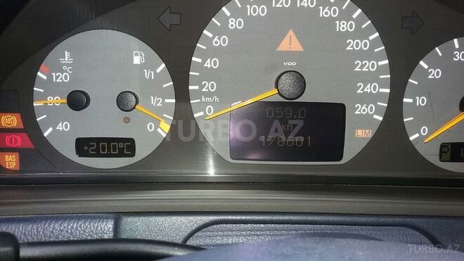 Mercedes E 240 2000, 178,600 km - 2.6 л - Bakı