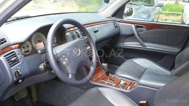 Mercedes E 240 2000, 178,600 km - 2.6 л - Bakı