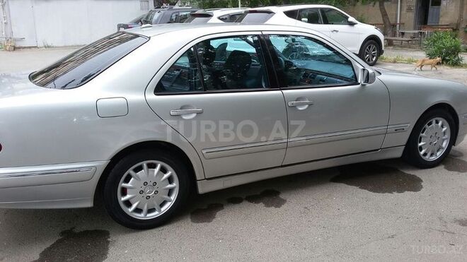 Mercedes E 240 2000, 178,600 km - 2.6 л - Bakı