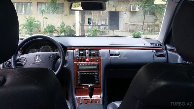 Mercedes E 240 2000, 178,600 km - 2.6 л - Bakı