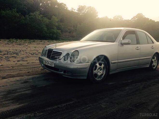 Mercedes E 220 2000, 240,000 km - 2.2 л - Bakı