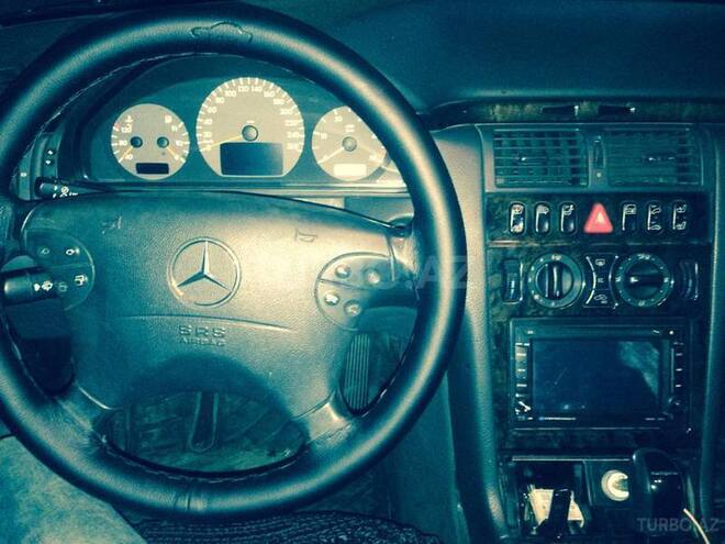 Mercedes E 220 2000, 240,000 km - 2.2 л - Bakı