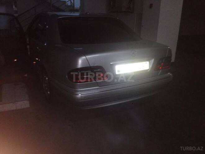 Mercedes E 220 2000, 240,000 km - 2.2 л - Bakı