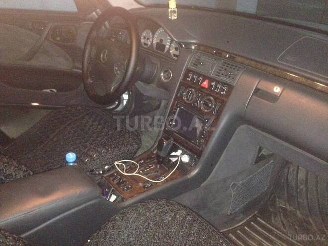 Mercedes E 220 2000, 240,000 km - 2.2 л - Bakı