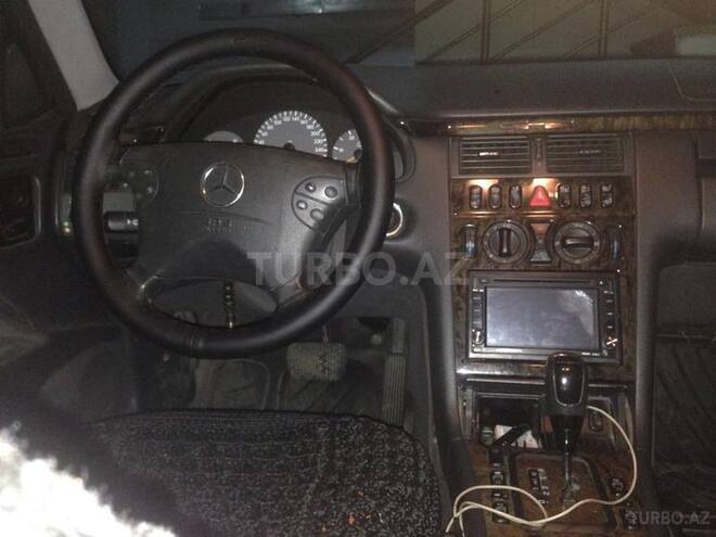 Mercedes E 220 2000, 240,000 km - 2.2 л - Bakı