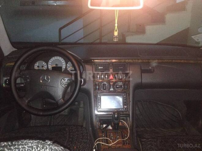 Mercedes E 220 2000, 240,000 km - 2.2 л - Bakı